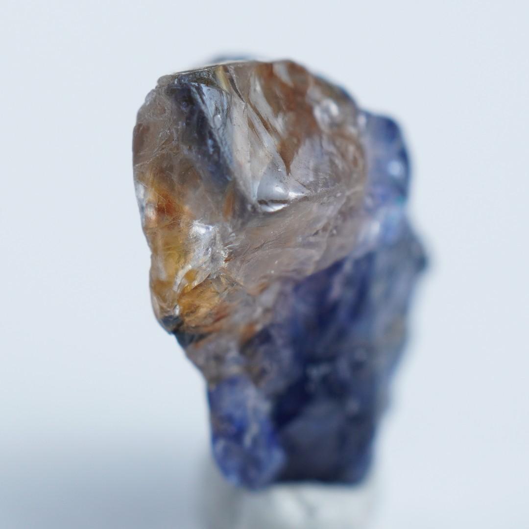 ウインザバイカラーブルーサファイア　原石　タンザニア