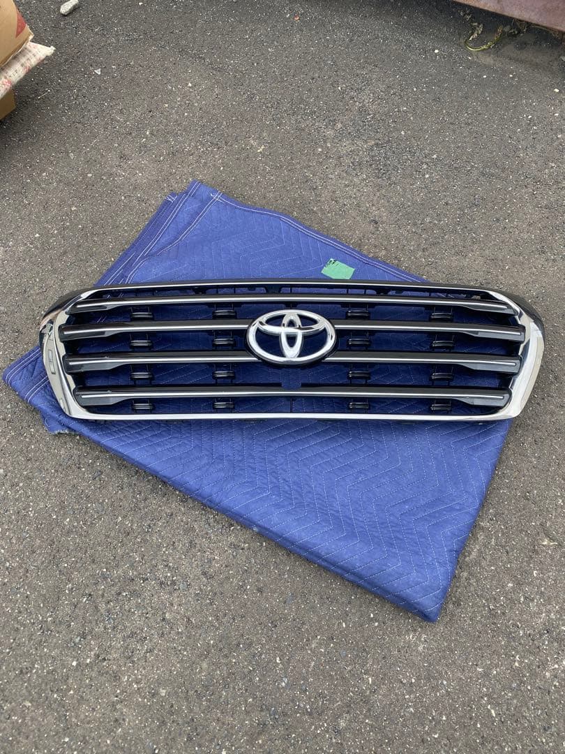 ランドクルーザー200フロントグリル