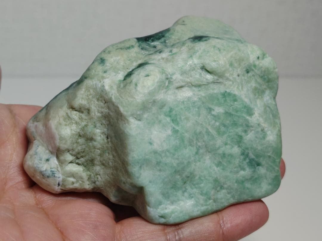 ミント 550g 翡翠 ヒスイ 原石 鑑賞石 自然石 誕生石 鉱物 鉱石 水石