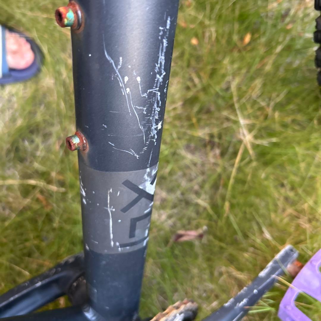 マウンテンバイク ブラックフレーム パープルペダル　ブランドX-HY-01