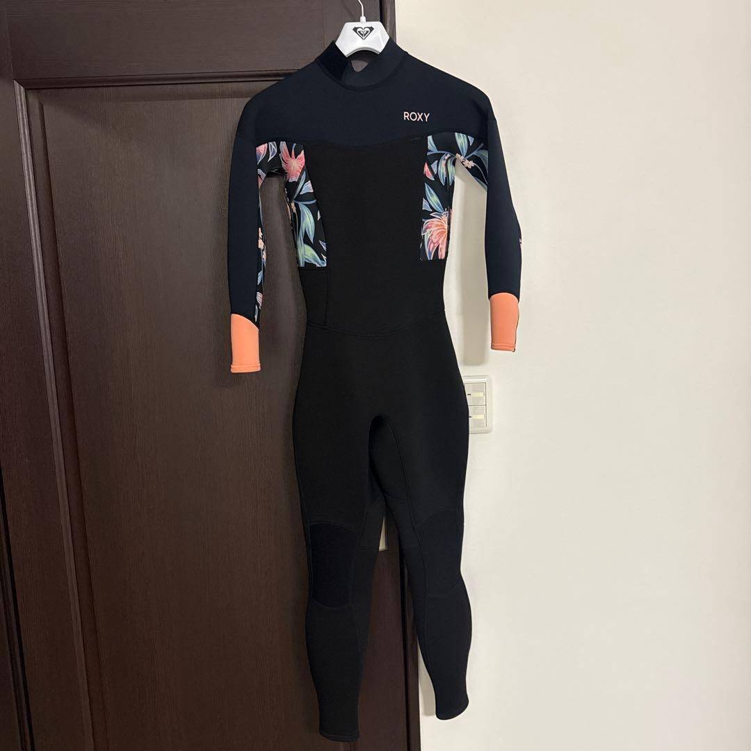 ROXY フラワーパターン フルスーツ