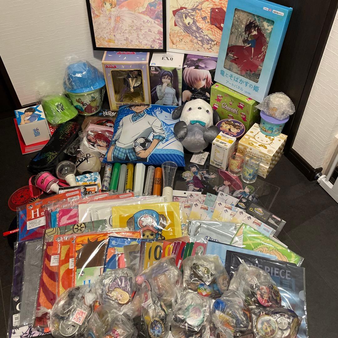 雑貨　アニメグッズ　まとめ売り　300点以上　140サイズ