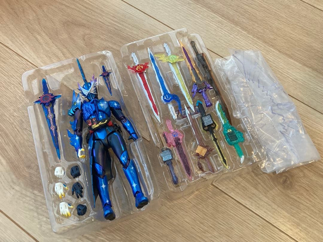 S.H.Figuarts 仮面ライダークロスセイバー＆10聖剣セット