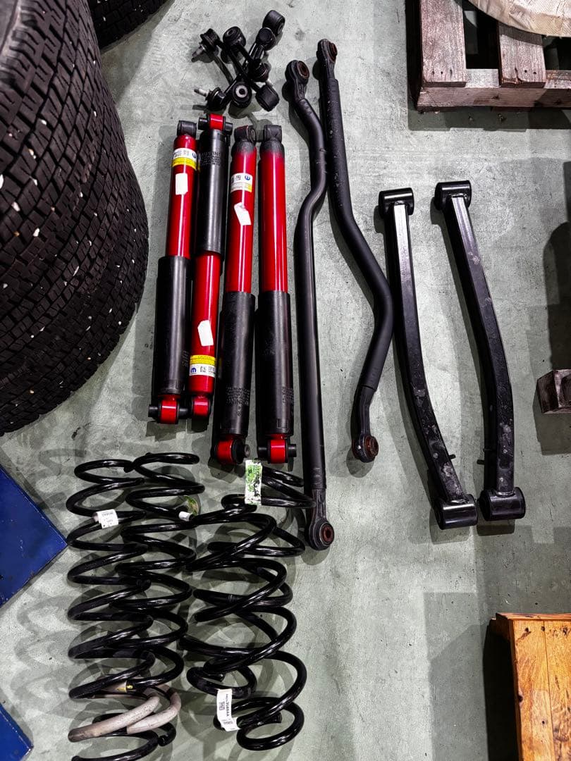 Jeep JLラングラー ウィリス純正 モパー製ショック サスペンションセット