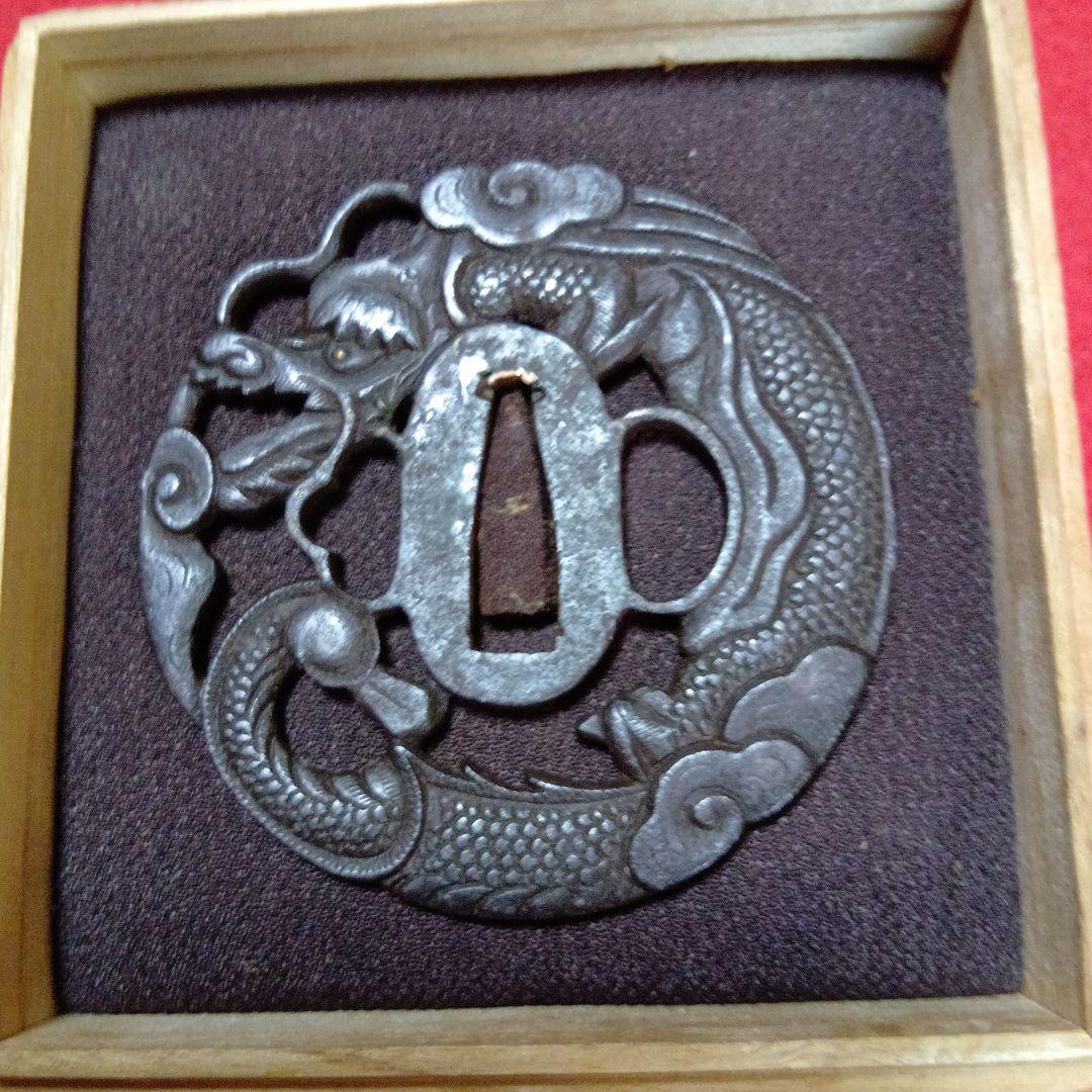 越前住記内　龍透かし彫の金属製江戸時代の鍔