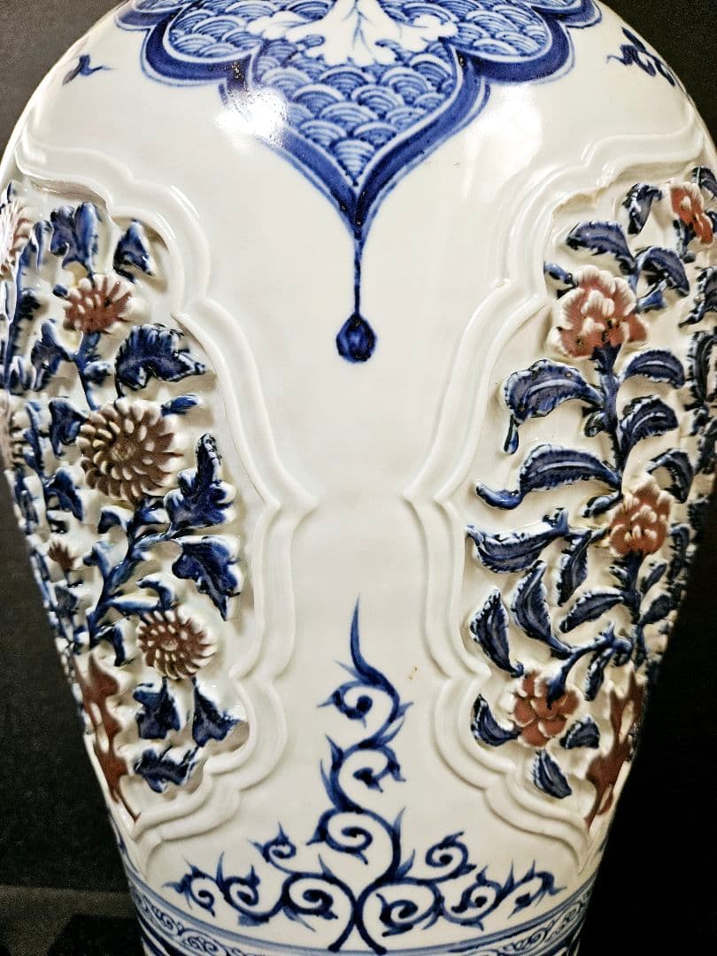 中国美術品　景徳鎮　元時代～明時代　青華　辰砂　陽刻浮彫細工　元染付写し　大梅瓶