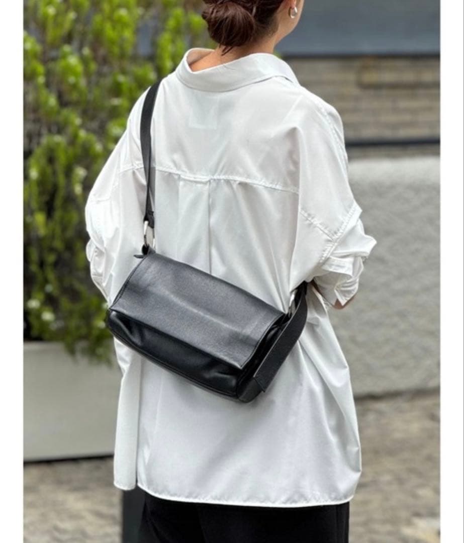 【新品未使用】ビアズリー レザーリングボディバッグ ブラック