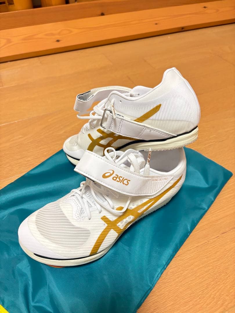 asics 跳躍スパイクシューズ ホワイト/ゴールド