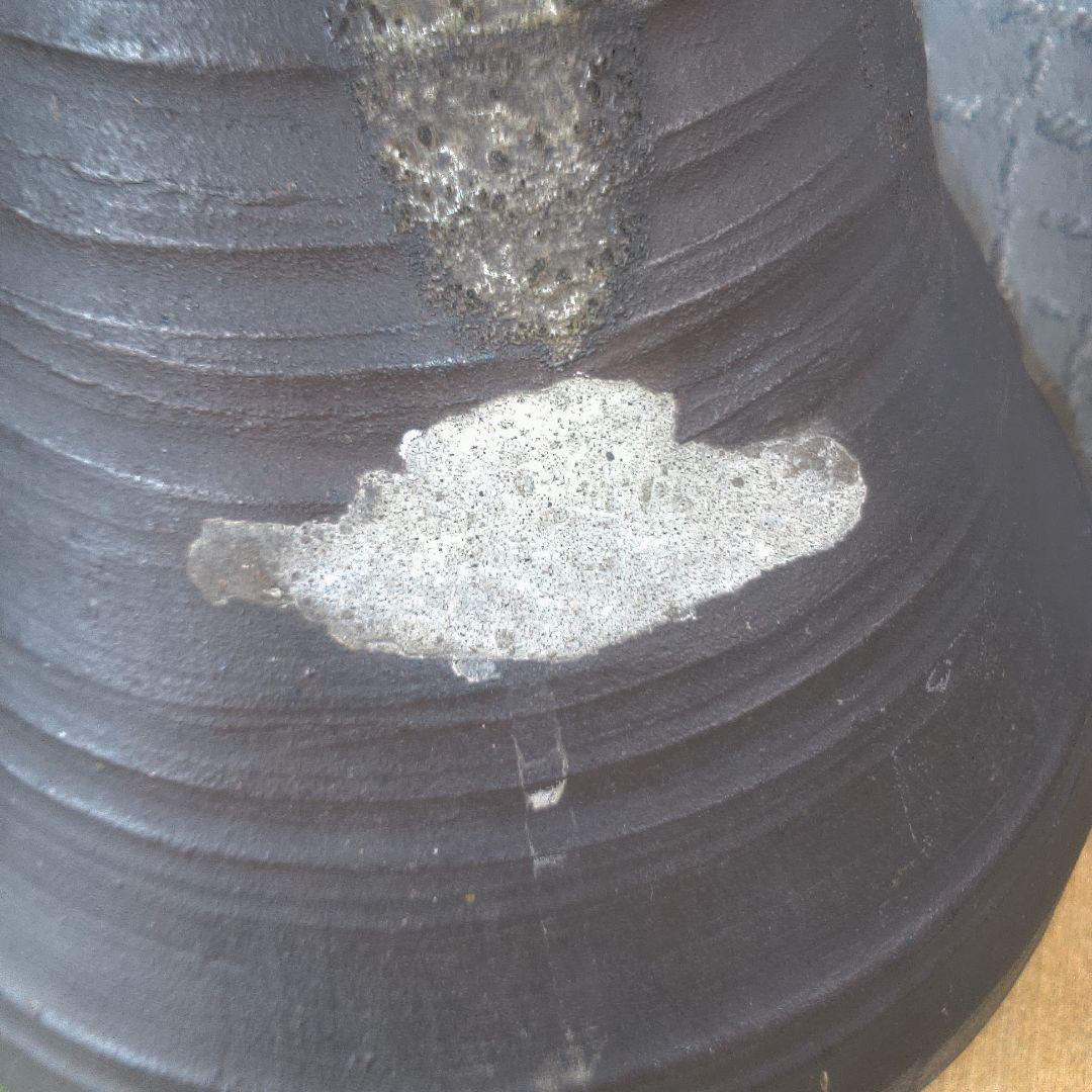 茶色の陶器製壺 金属製ハンドル付き 直しあります