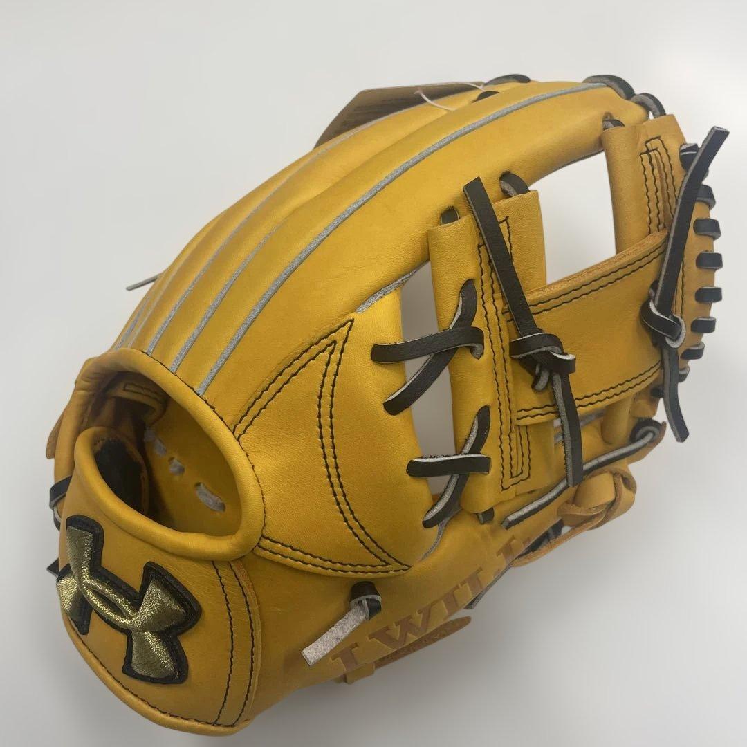 レア Under Armour TWIL イエローグローブ 内野手 袋付き