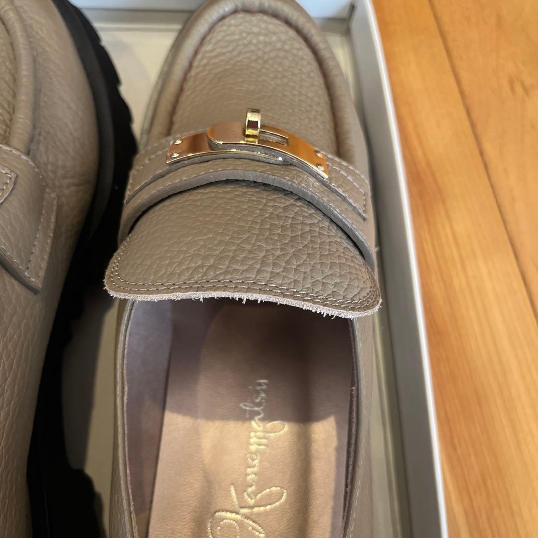 銀座かねまつ ベージュ レザー ローファー