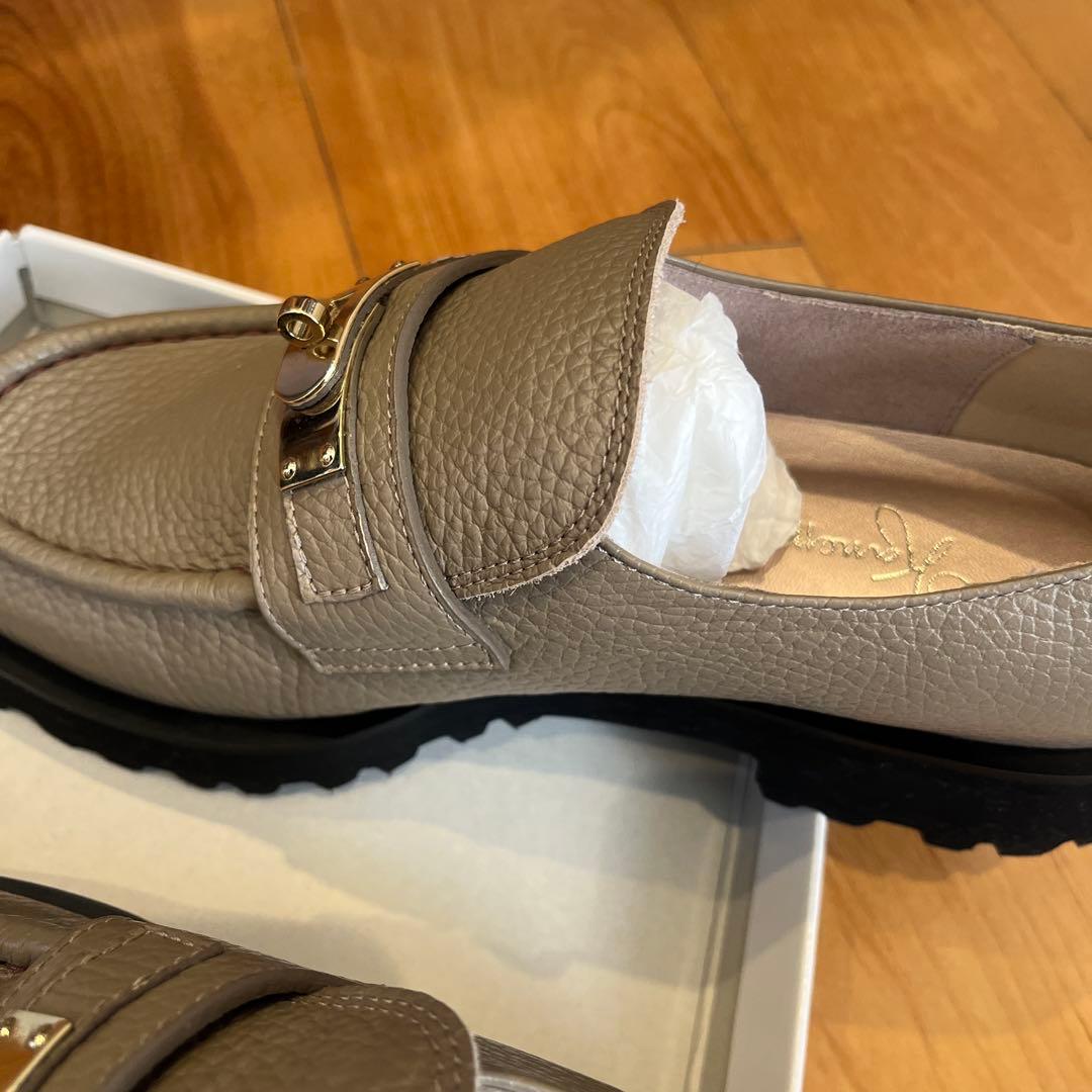 銀座かねまつ ベージュ レザー ローファー