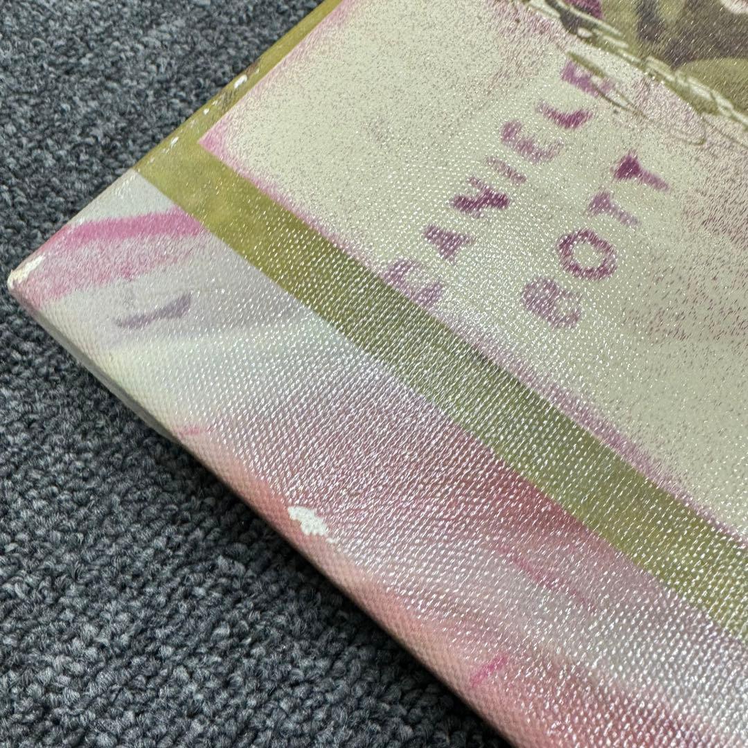 oliver gal キャンバスアート　絵画　CHANEL ピンク　本