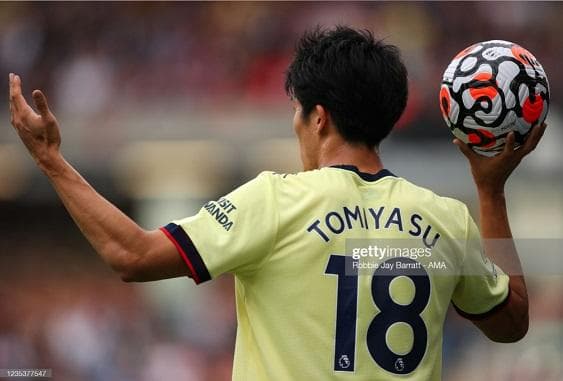 【送料無料】 アーセナル　冨安健洋　オーセンティック アウェイ （M）