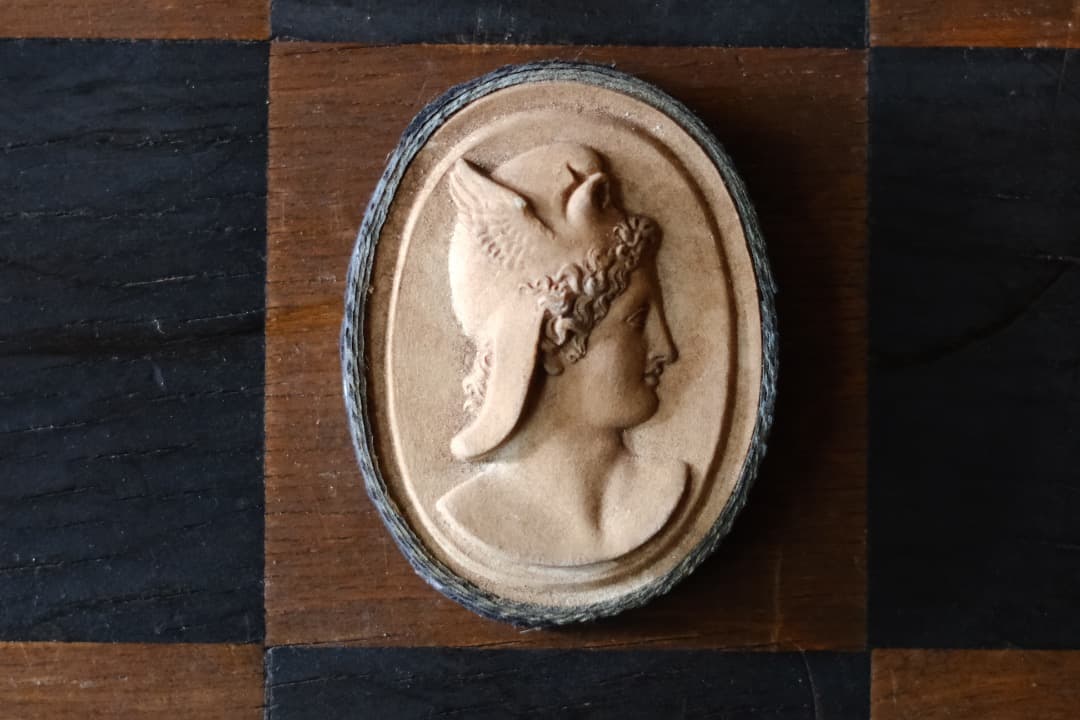 イギリスアンティーク｜ヘルメス、太陽神アポロン、スピナリオの石膏レリーフ