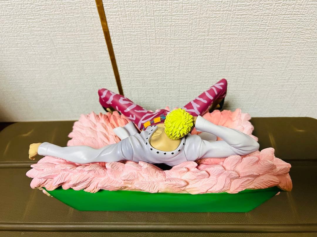 ドフラミンゴ　アーカイブコレクション ワンピース フィギュア