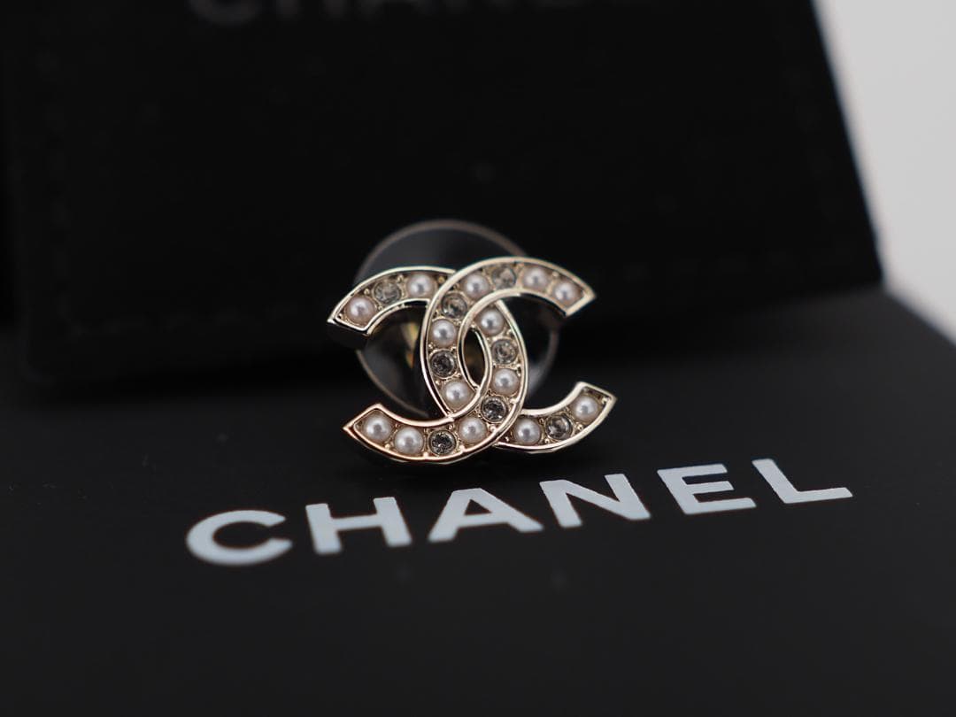 セール　2024年 新品同様 CHANEL シャネル パール×ストラス ピアス