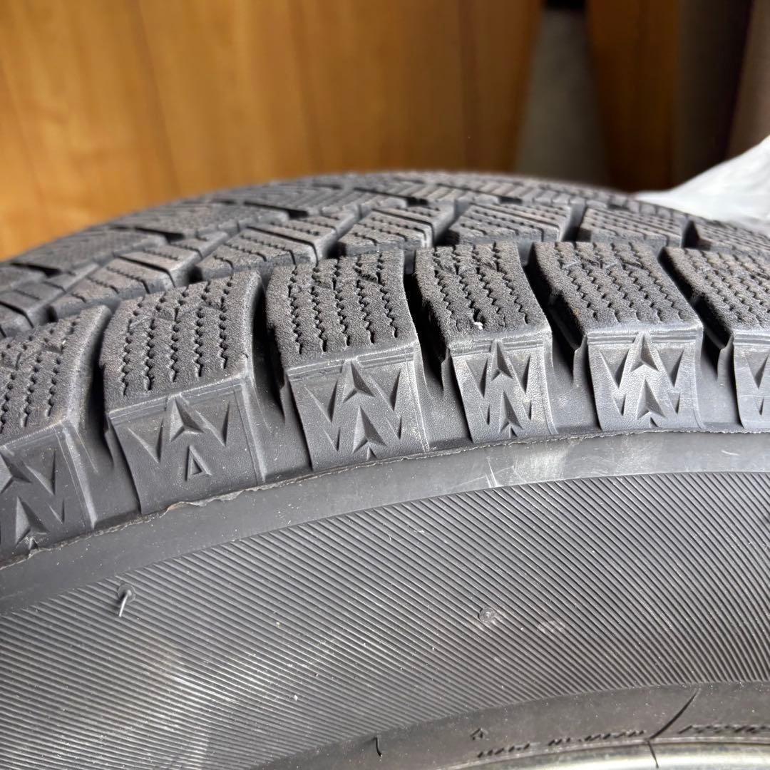 BRIDGESTONE BLIZZAK 225/60R18 レフィナーダ