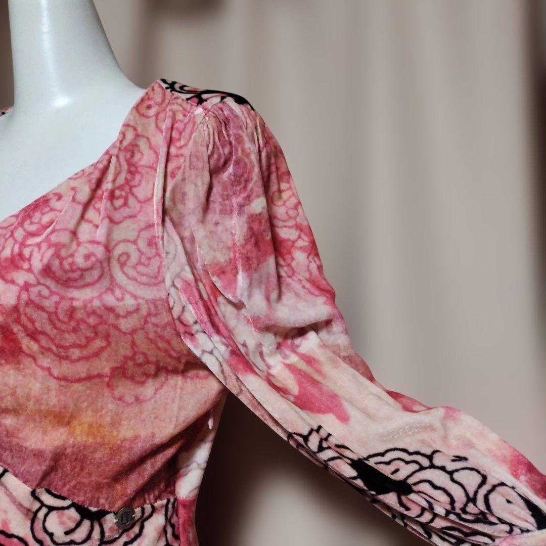 galliano 花柄ピンク系Vネックひざ丈ワンピース