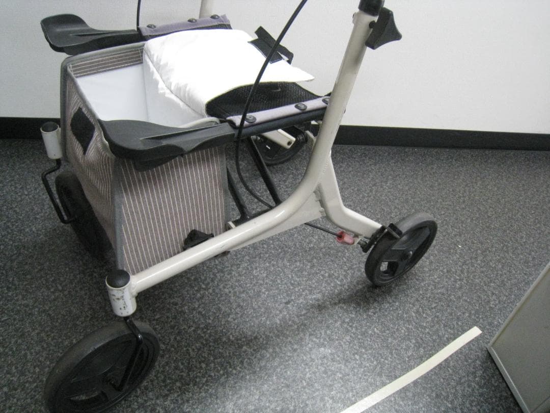 屋外用 四輪 歩行車 ショッピングターン 安寿 アロン化成 送料無料 ②