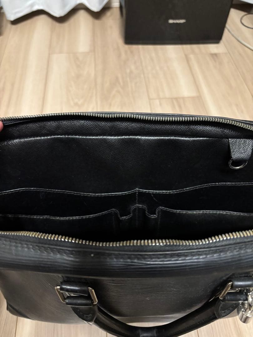 ルイヴィトン ビジネスバッグ エピ 正規品
