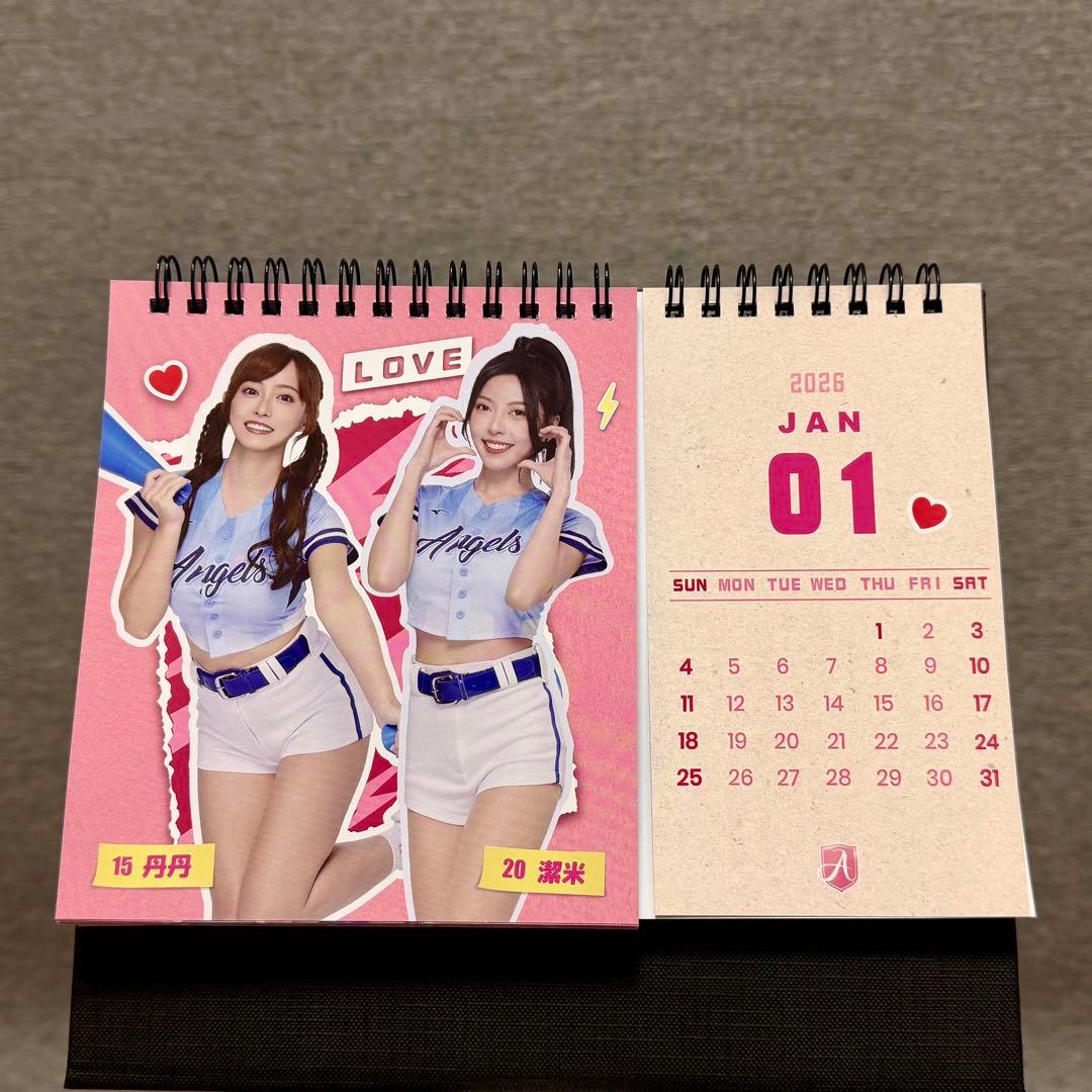 イ・ジュウン（이주은）アクリルスタンド＆Fubon Angels卓上カレンダー