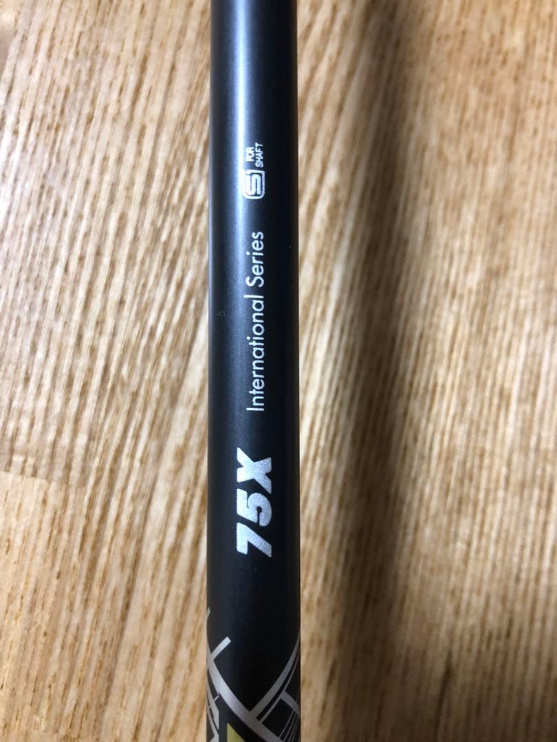 左)レフティ APEX UW 19° アッタスFW　75X