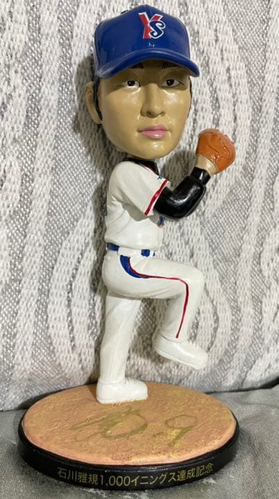 サイン入りスワローズ石川雅規投手1,000イニング達成記念ボブルヘッド人形