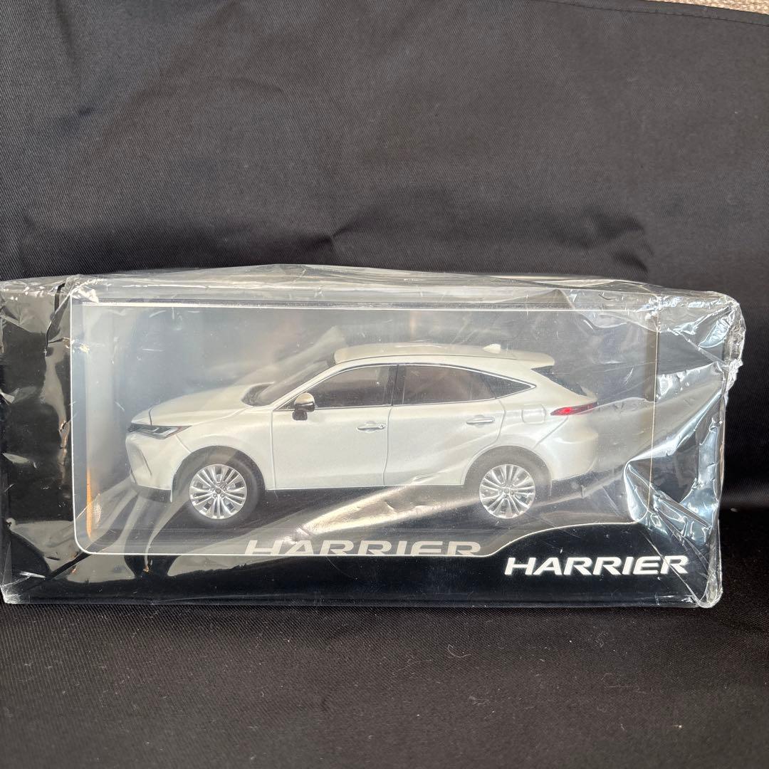 トヨタ HARRIER ミニカー ホワイト