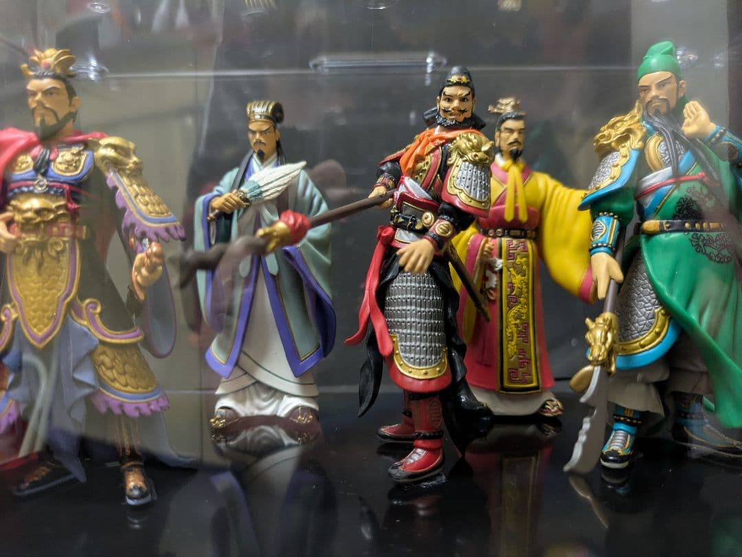 ビジュアル　三国志　武将フィギュア 5体セット 透明ケース付き