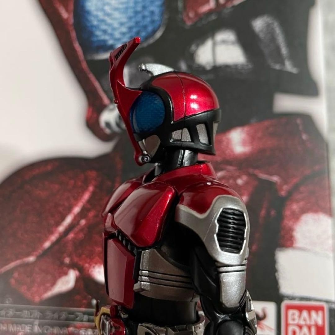 S.H.Figuarts（真骨彫製法） 仮面ライダーカブト ライダーフォーム