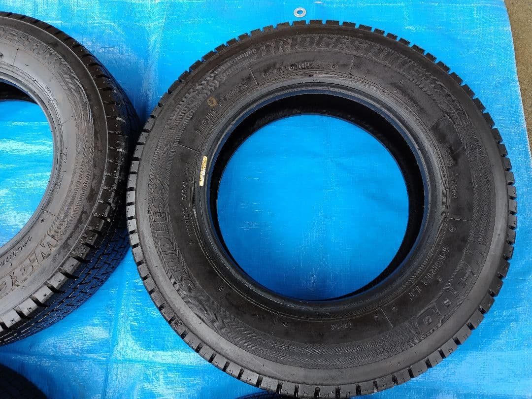 Ⓑ145R12・LT【1/2】軽トラ用スタッドレス・鉄ホイール付、２本分割