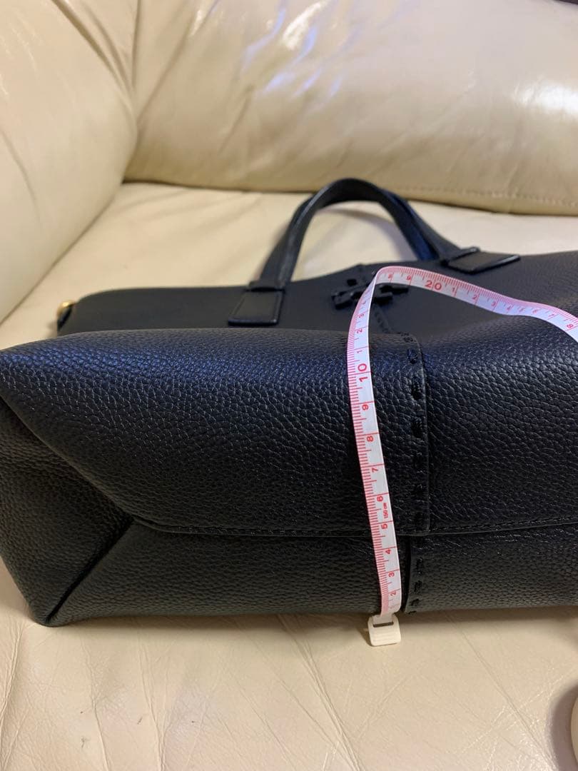 Tory Burch ブラックハンドバッグ