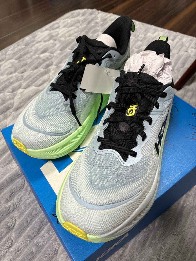HOKA ランニングシューズ