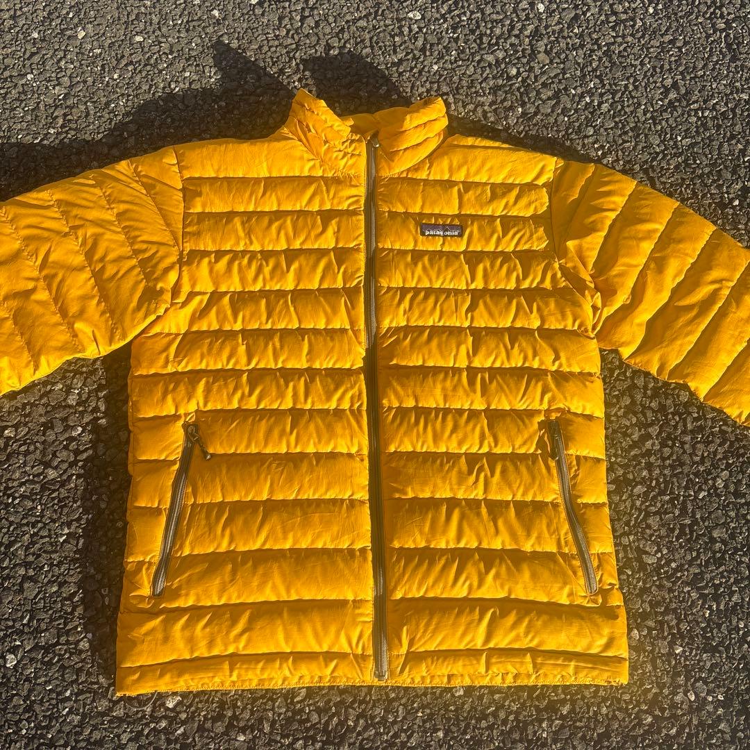 patagonia イエロー ダウンジャケット
