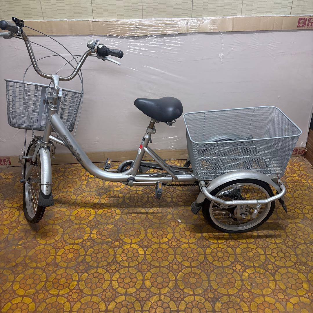 シルバー三輪車 前面バスケット付き　愛知県引き取り限定