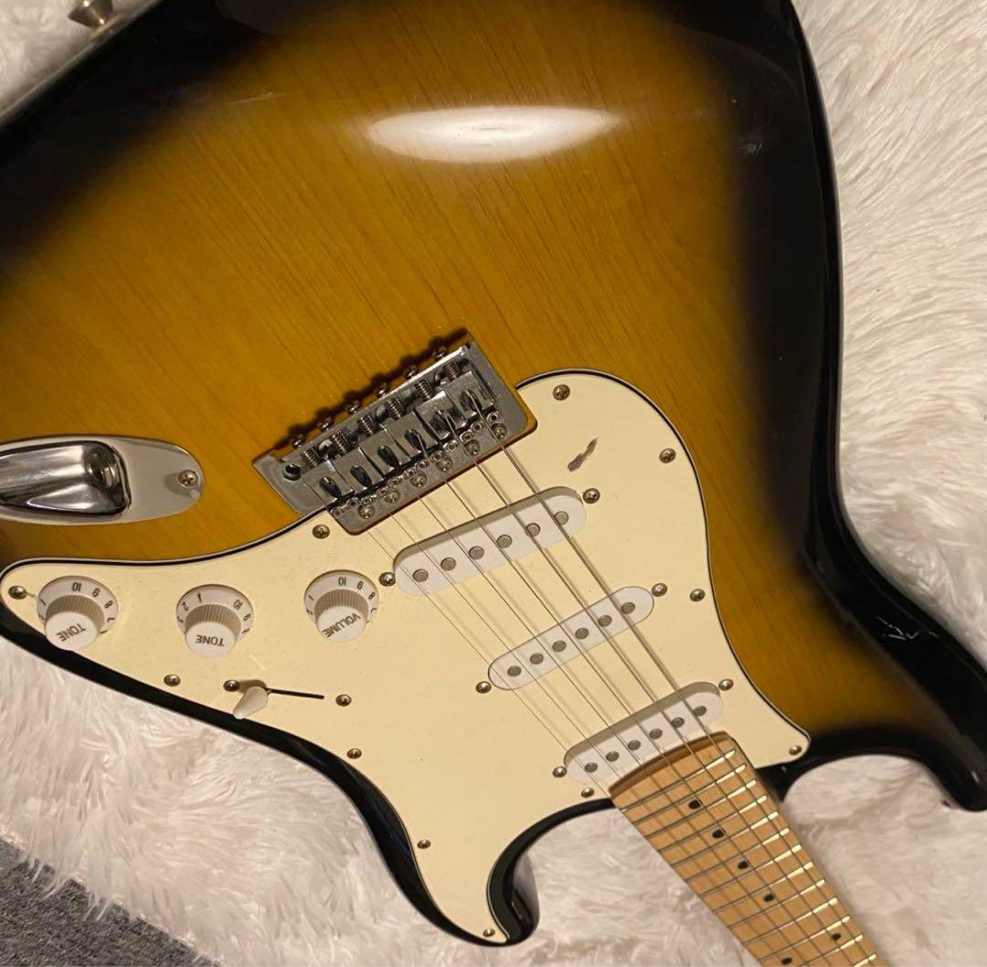 Fender ストラトキャスター 美品　カポ　ピック　ケース付き