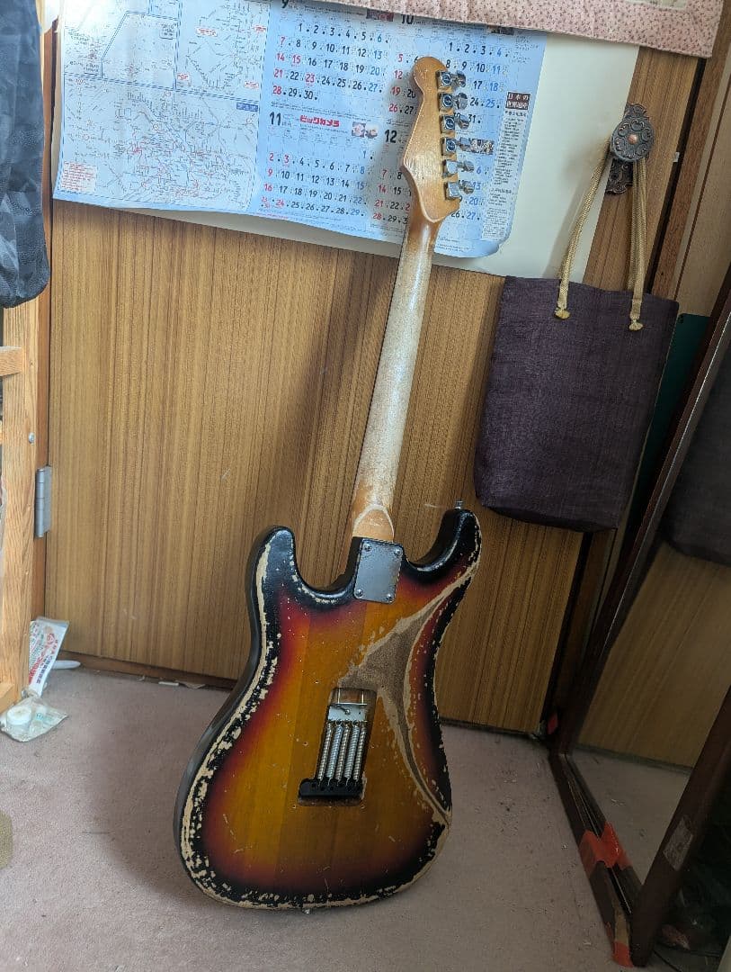 ギター　抜け殻　ボディ　ネック　ストラトタイプ