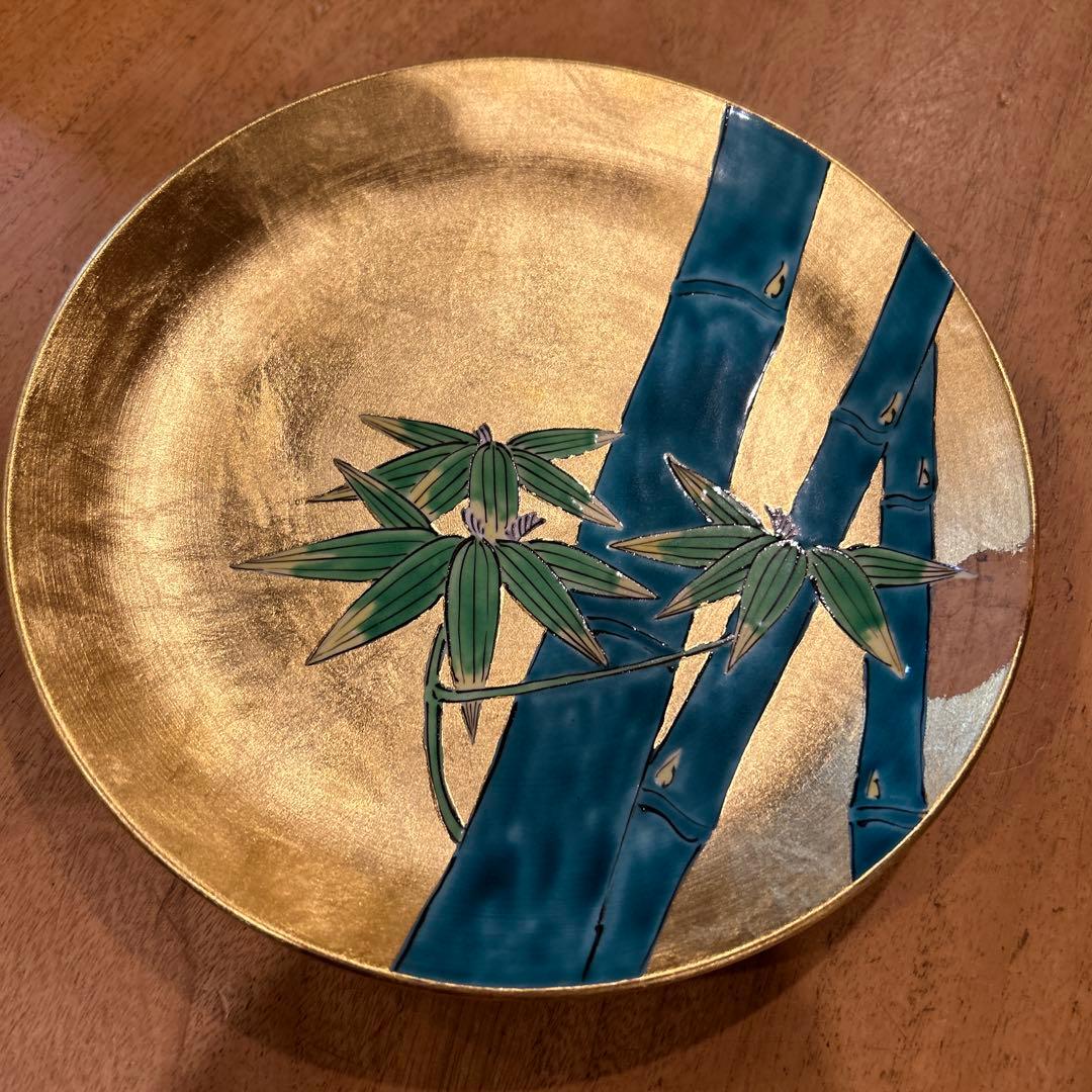 飾り皿　琥山窯　竹絵金箔推　皿立て箱付