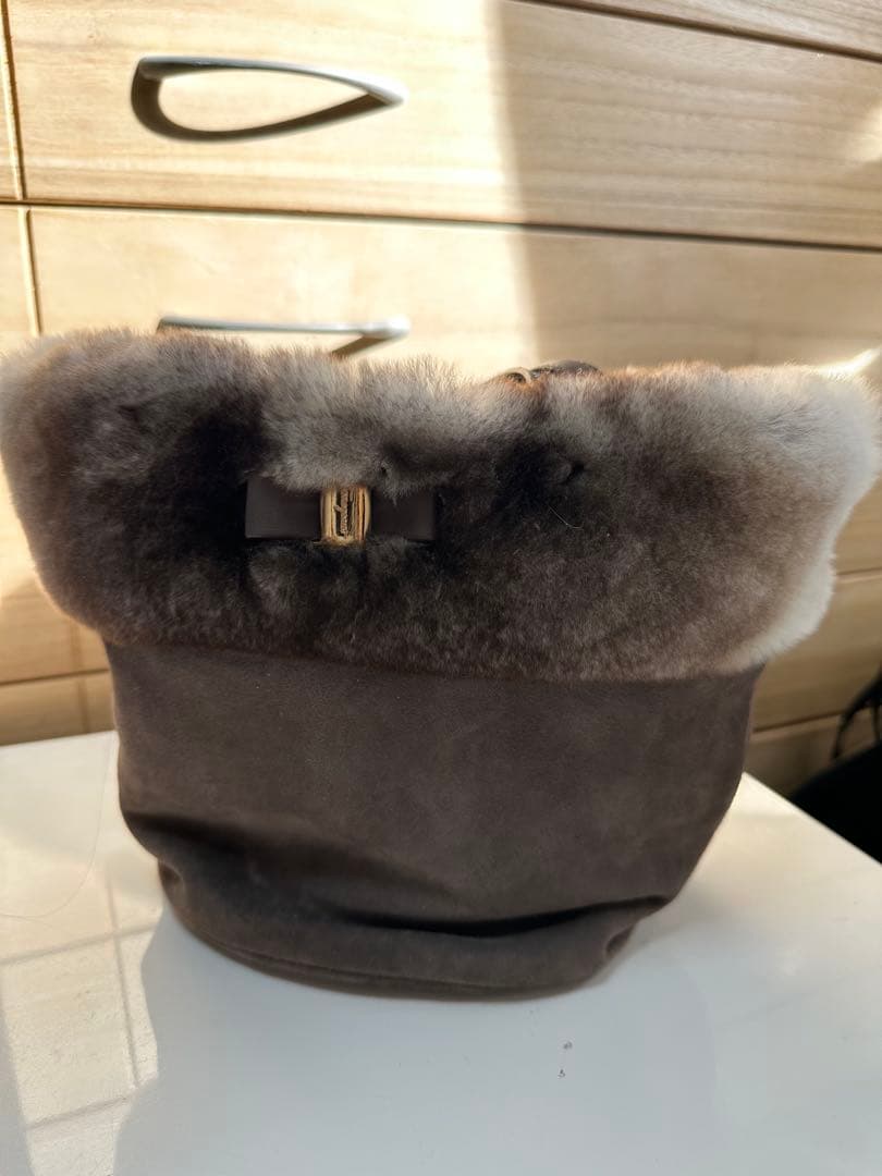 値下げしました！フェラガモのファーバック