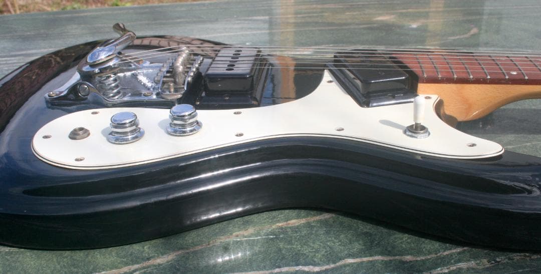 全音Morales ZES-300 “Ventures” 60年代＋ハードケース