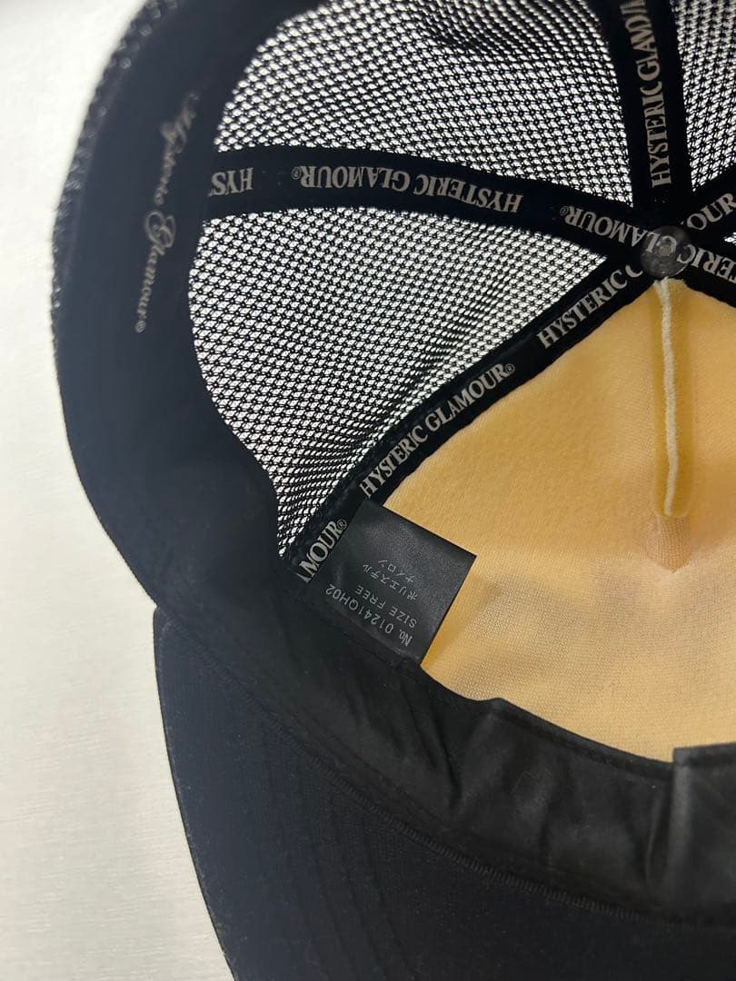 スタッズ付きメッシュキャップ