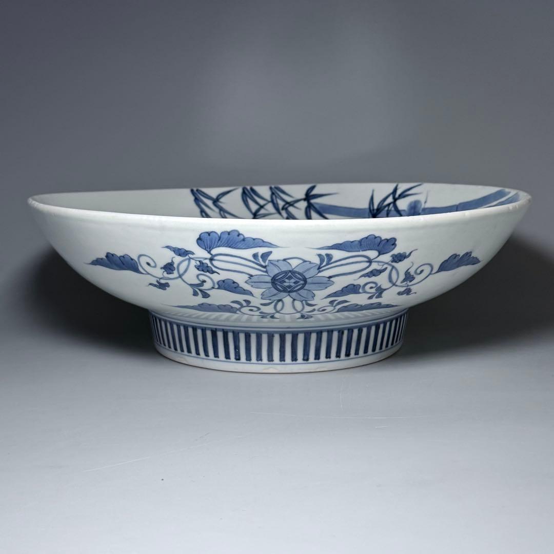 江戸後期　染付松竹梅大皿　後期鍋島　三方兜唐花文　高台櫛目文　桐箱付　34cm