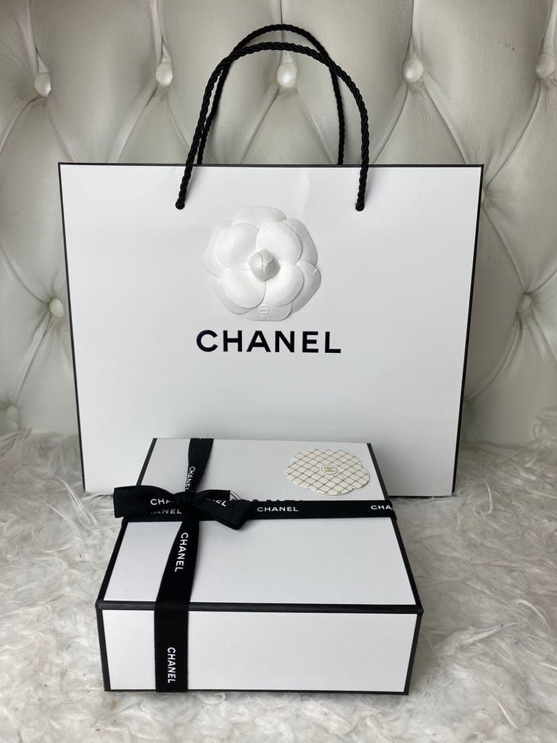 CHANEL リボン付きヘアクリップノベルティ箱ショッパー付き新品未使用品！