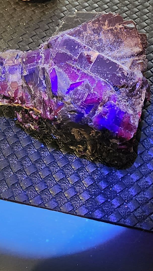 ブラックローズフローライト