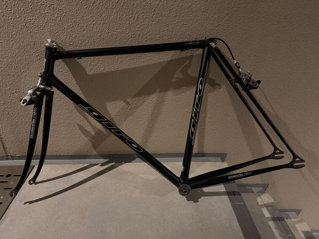 giro マットブラック ピストフレーム
