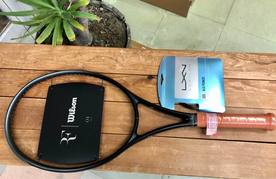 キ*ン様 新品 Wilson RF 01 G2 98in 300g ＋ ストリン
