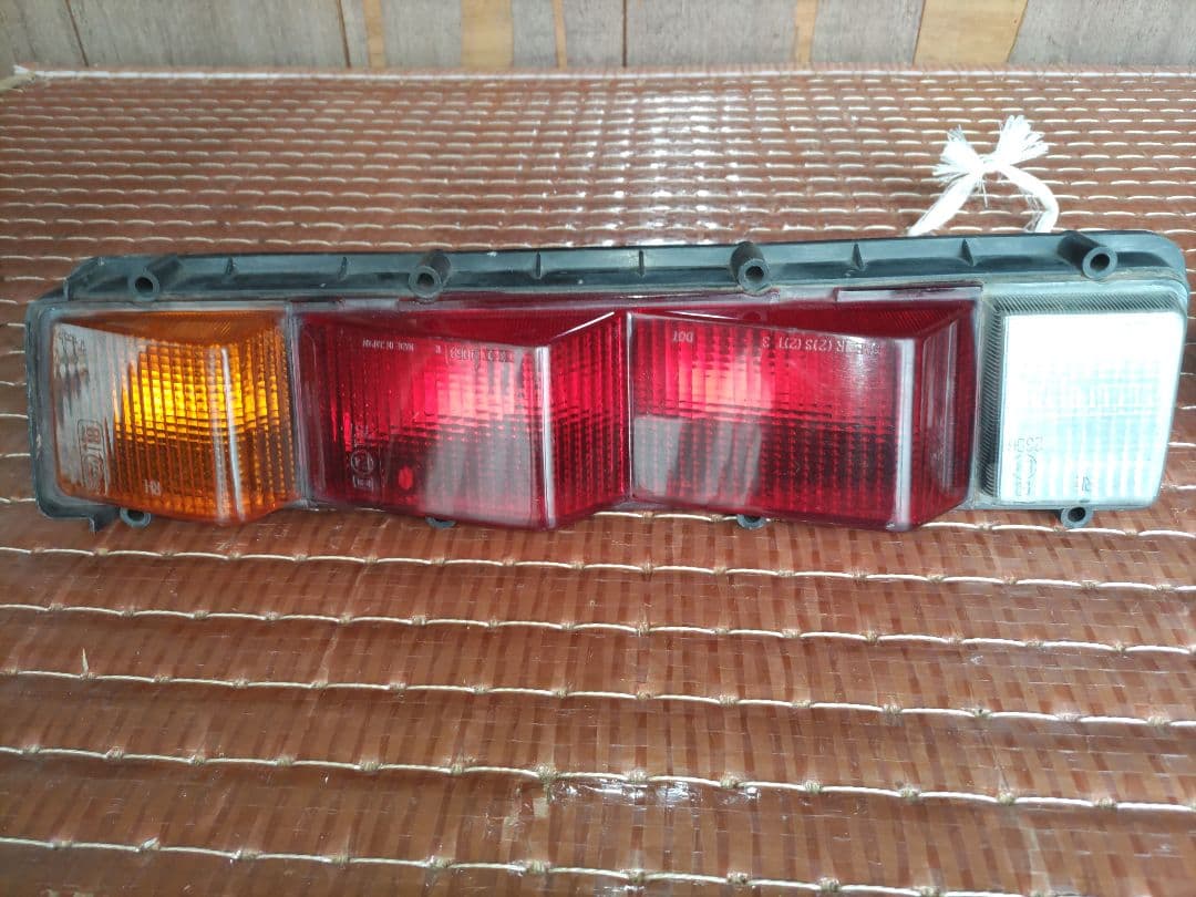 48年式日産サニーKB210 GX用テールランプ 左右セット
