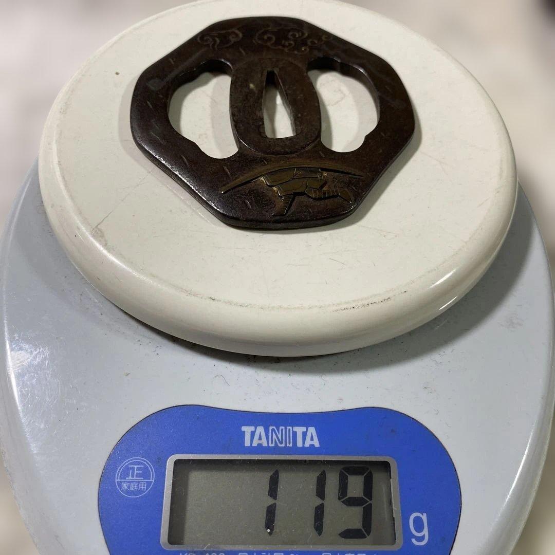 B-18 鍔　つば　木箱付き　武具　刀装具　鉄製　装飾品　日本刀　美術品　工芸品