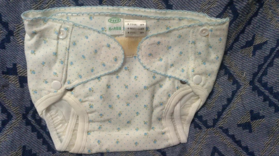 アイイク　子供用おむつカバー　白地に水色花　6か月前後　中-塩化ビニール　未使用
